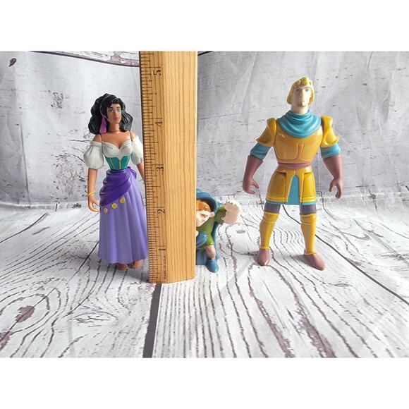 Disney Hunchback of Notre Dame Esmerelda Phoebus Quasimodo PVC Figures - Picture 5 of 7